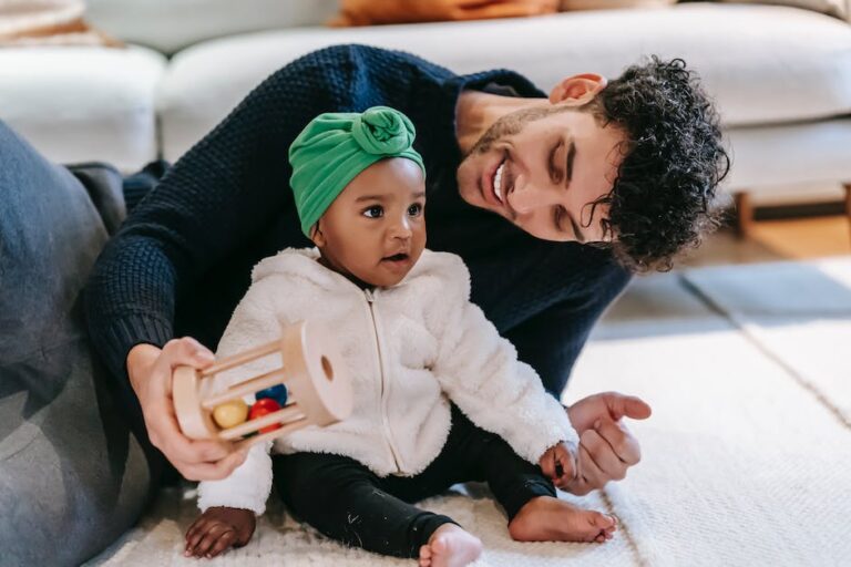 Wann können Kinder Farben erkennen und wie können Eltern sie unterstützen?